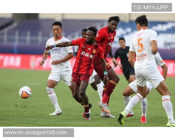 华夏幸福足球队奋勇争先展现团队精神与竞技风采的辉煌历程